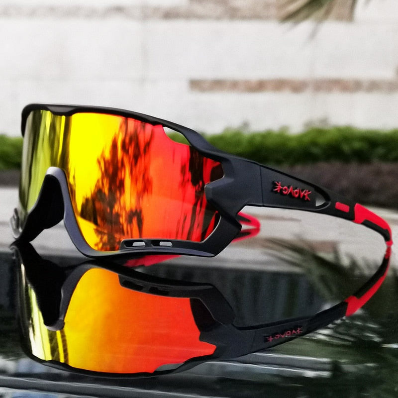 Fotokromatisk solbrille med UV400-beskyttelse, perfekt for løping og sykling. Unisex modell.