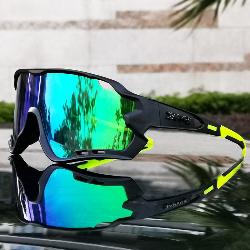 Allsidig sportsbrille med polarisert og fotokromatisk linse. Utmerket for alle utendørsaktiviteter.