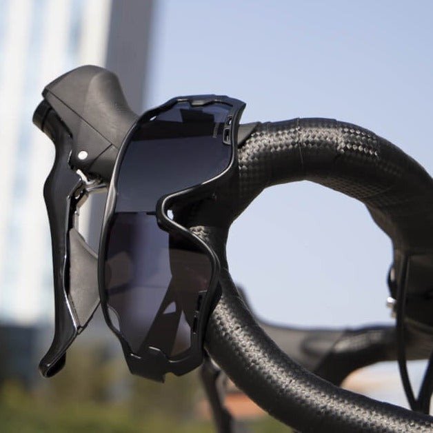Unisex sportsbrille med automatisk fargeskiftende linse. Perfekt for skiftende lysforhold.