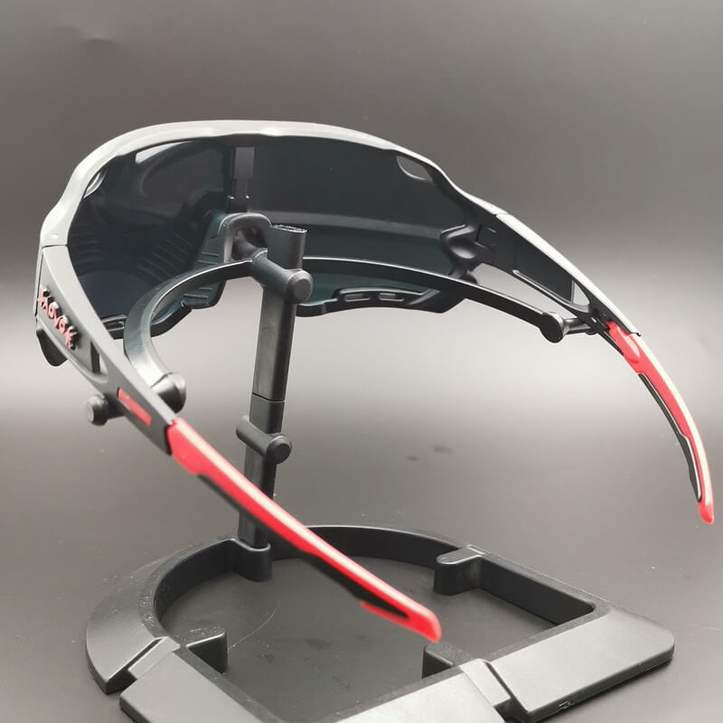 Unisex sportsolbrille med fotokromatiske glass, ideell for løping, sykling og utendørs sport.