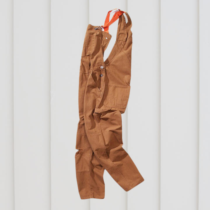 Detaljvisning av den slitesterke unisex hagebuksen, viser de justerbare stroppene og brystlommen.