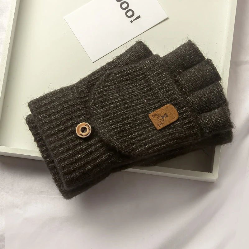 Komfortable halvfingerhansker med berøringsskjermfunksjon for enkel mobilbruk. Unisex og strikket for vinterens kalde dager.
