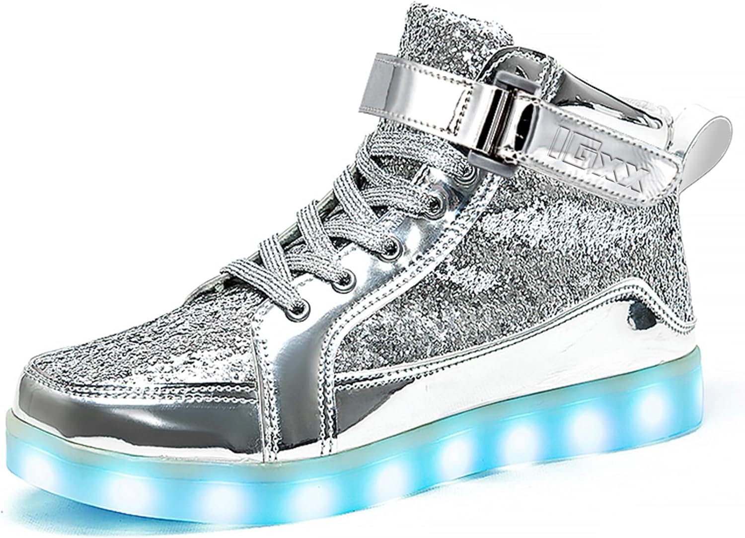 Nærbilde av stoff og tekstur på unisex LED sneakers, med diskret lysfunksjon aktivert.