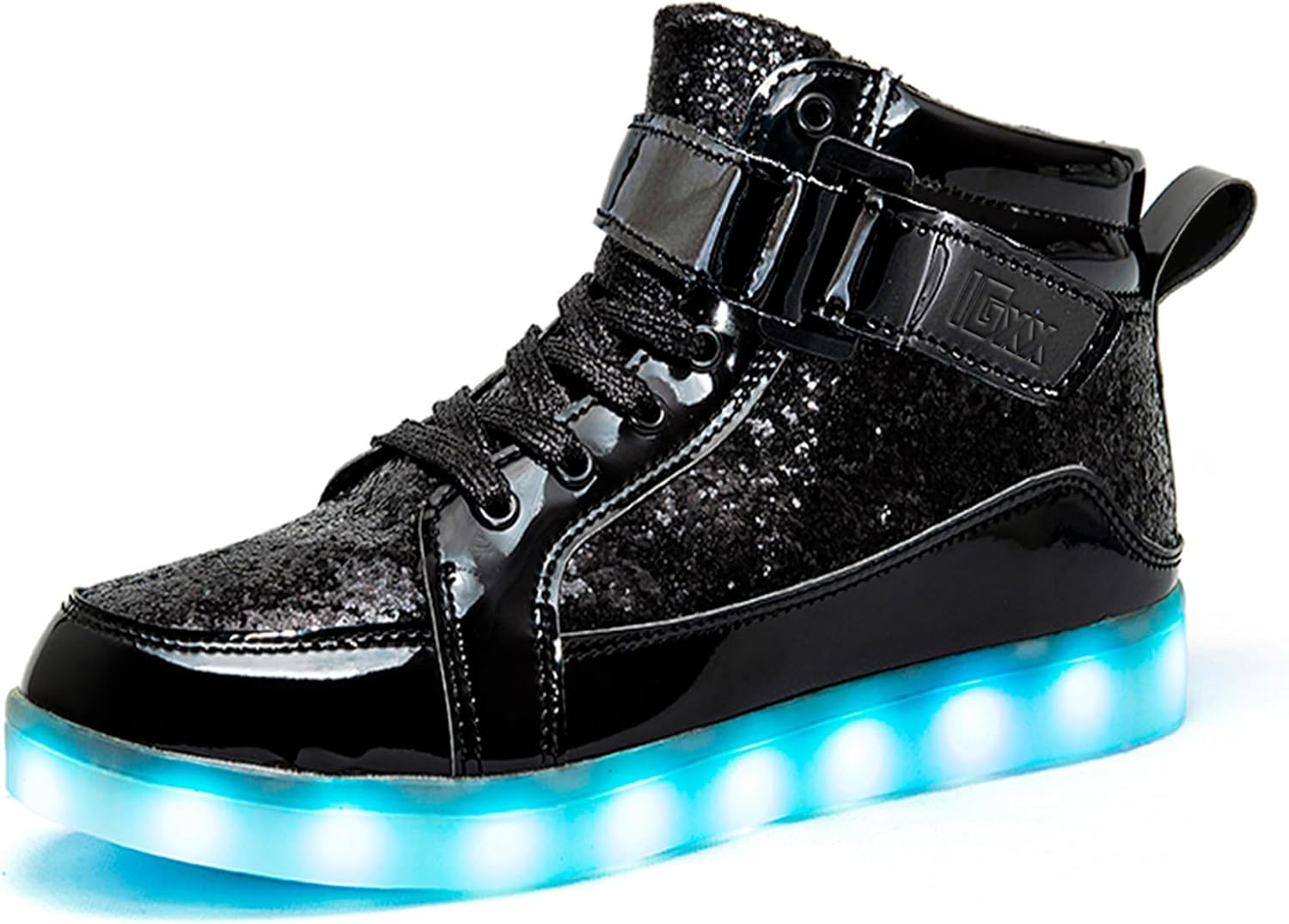Vannbestandige LED sneakers med dråper vann på overflaten, demonstrerer holdbarhet og funksjon.