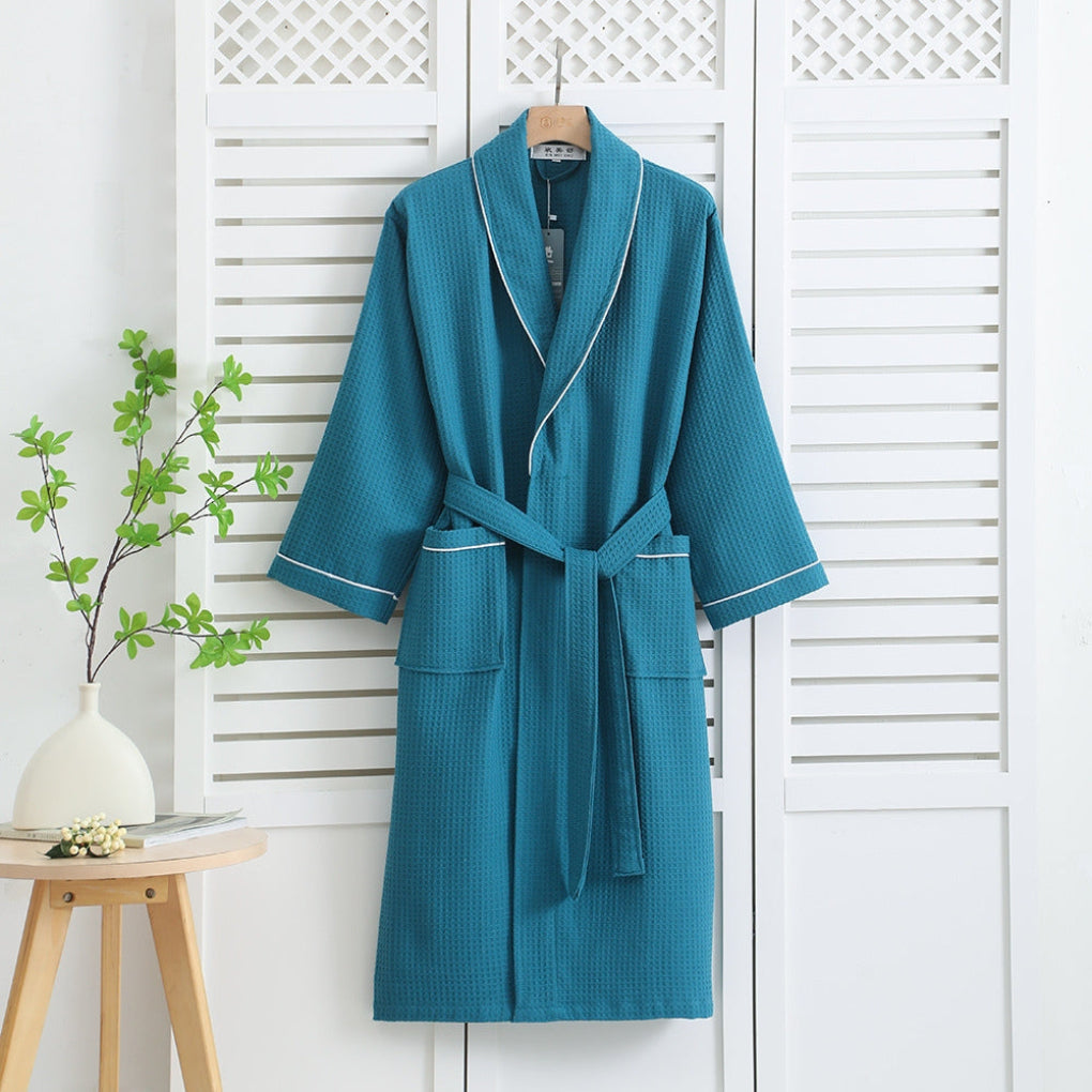 Komfortabel unisex badekåpe i lett bomullsvaffel. Ideell som loungewear eller etter badet hjemme.