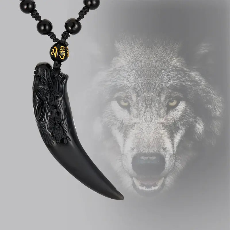 Gaveidé: Kraftig obsidian ulvehalskjede, en unisex amulett som symboliserer styrke og beskyttelse.