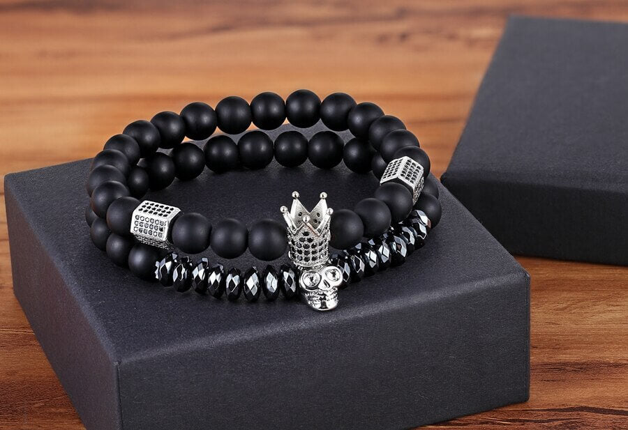 Allsidig unisex onyks steinarmbånd. Kan kombineres med ulike stiler, med krone- og hodeskalle-design.