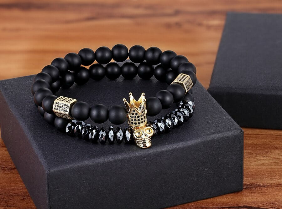 Høykvalitets onyks steinarmbånd, unisex. Krystaller med distinkte krone- og hodeskalle-motiver.