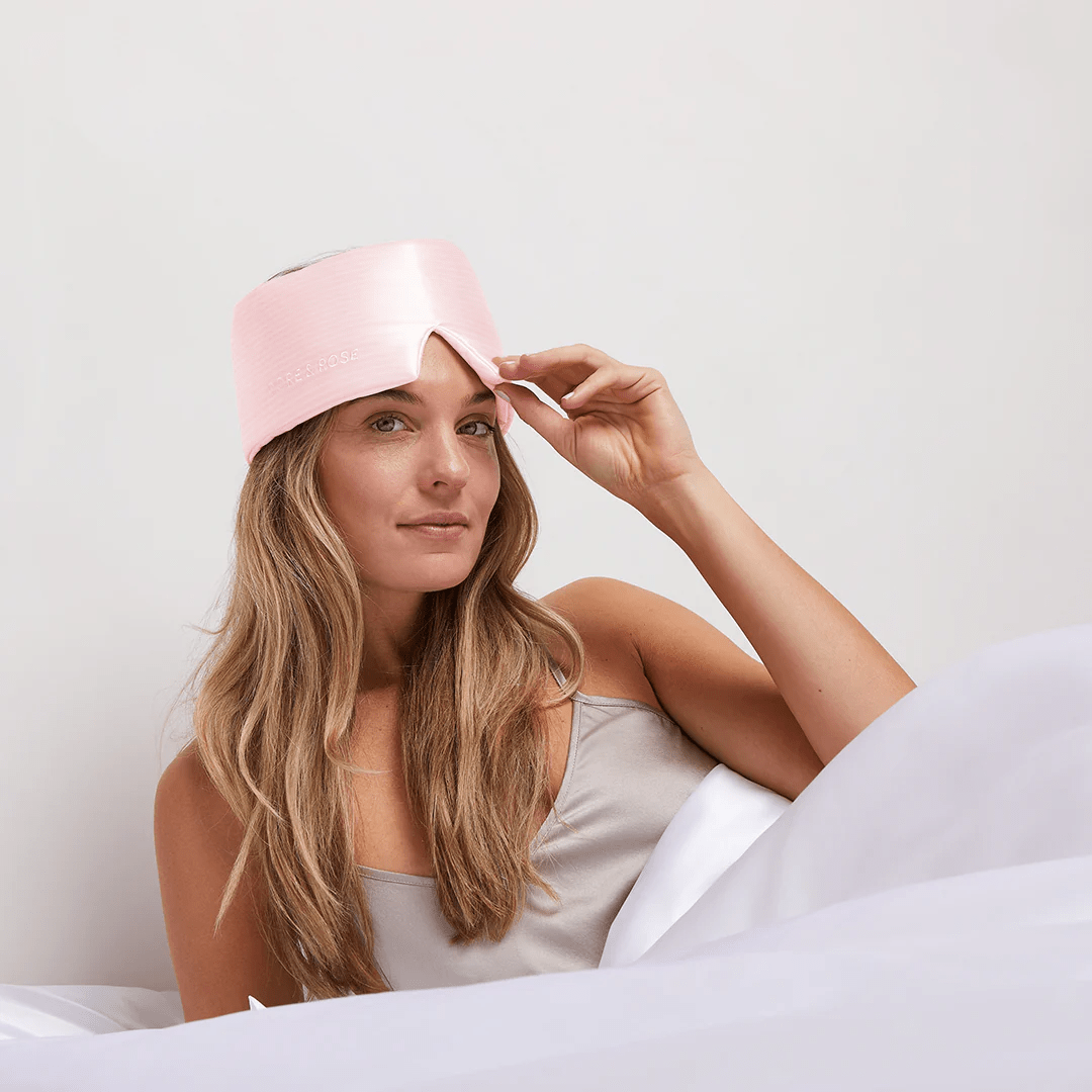 Silke sovemaske designet for å blokkere alt lys, sikrer dypest mulig søvn.