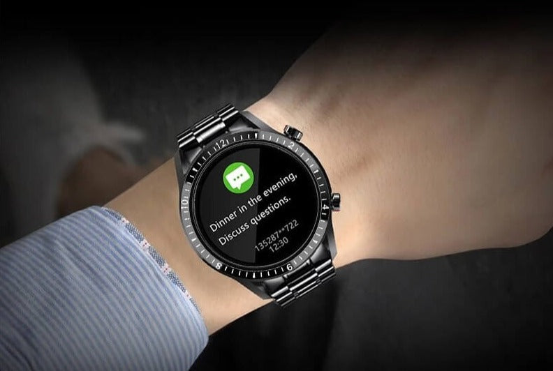 Sporty smartklokke, vanntett med silikonrem, ideell for trening og utendørsaktiviteter