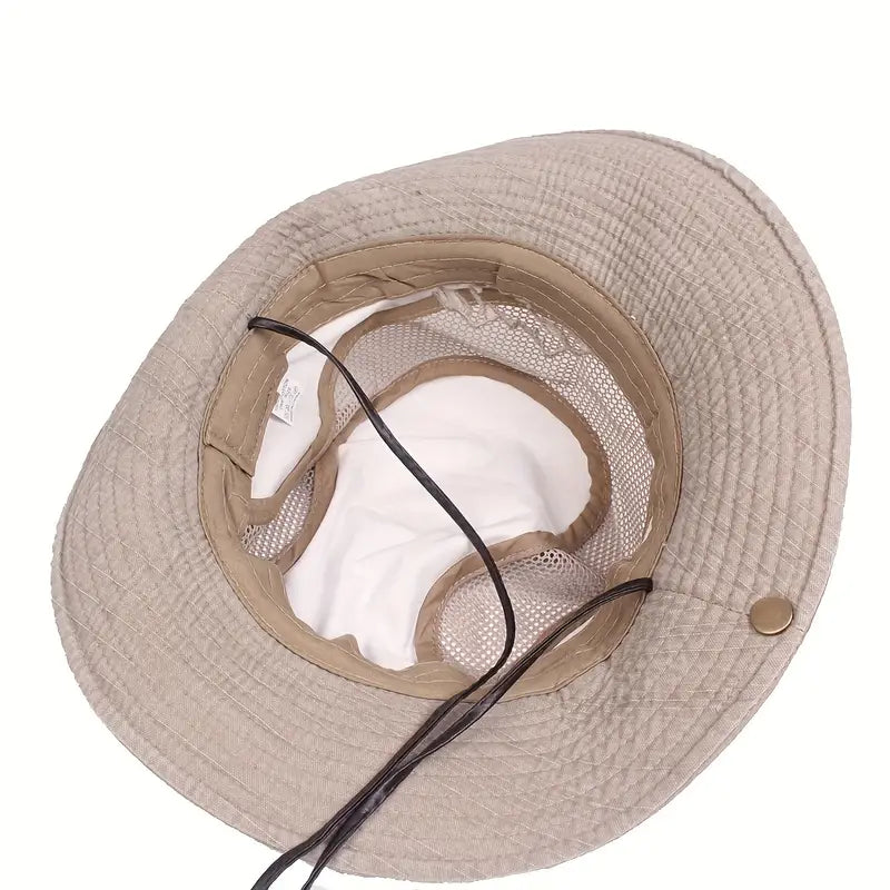 Unisex sommerhatt med bred kant og UV-beskyttelse. Komfortabel og justerbar for utendørs bruk.