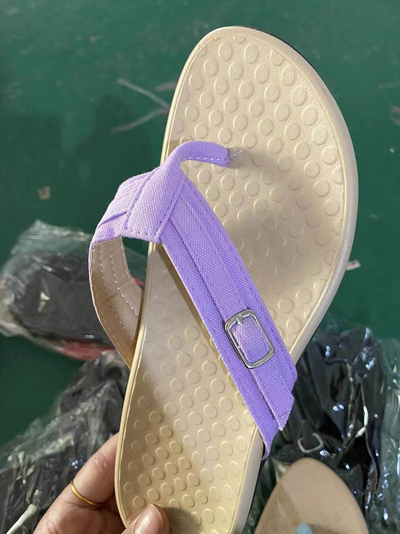 Unisex støttende flip-flops for voksne, ideelle for komfortabel fotpleie om sommeren. Med demping.