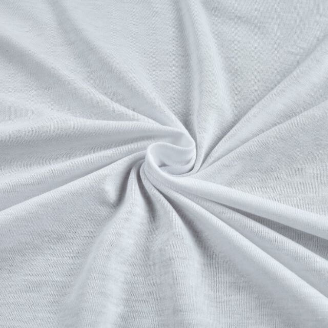 Kortermet polyester t-skjorte med spennende 3D-design. Komfortabel og allsidig for all seasons.