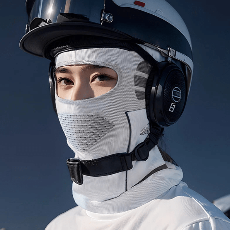 Sideprofil av unisex balaklava. Optimal termisk beskyttelse for ansikt og hals i kaldt vintervær, fottur.