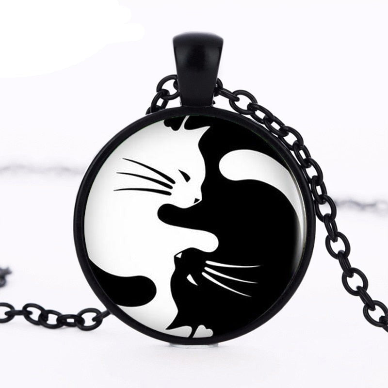Elegant lenkekjede med yin yang katt. Holdbart dyrekjede smykke i rustfritt stål.