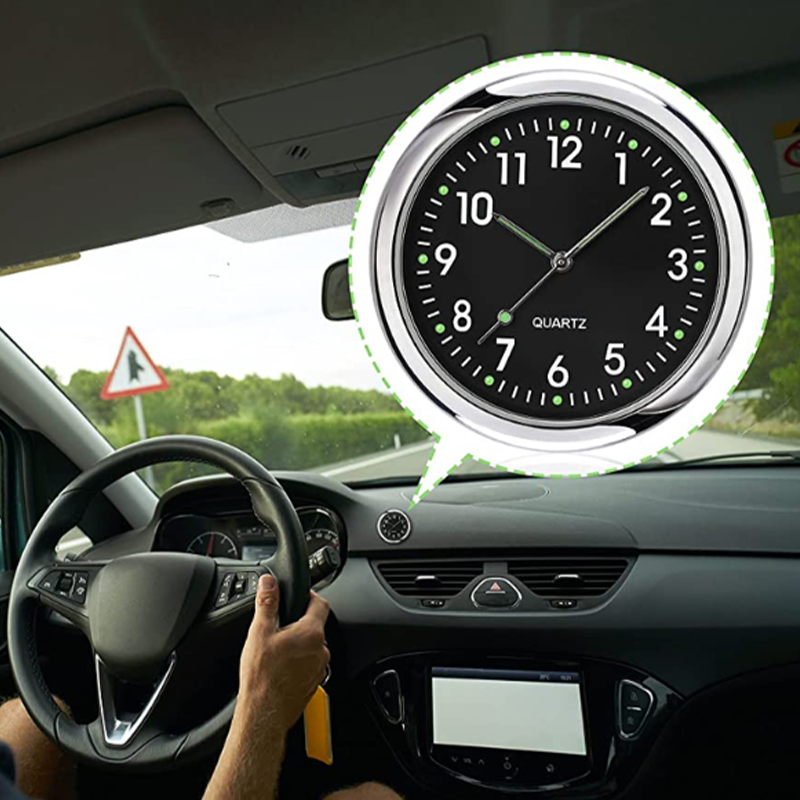 Kompakt metall bilklokke for dashbord. Universell og stilig dekorasjon til bilinteriør.