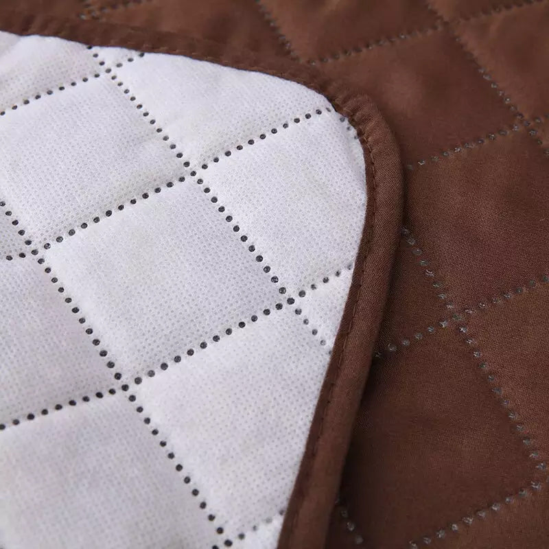 Praktisk flerfarget hvilestoltrekk i slitesterk polyester, universell passform for ulike lenestoler.