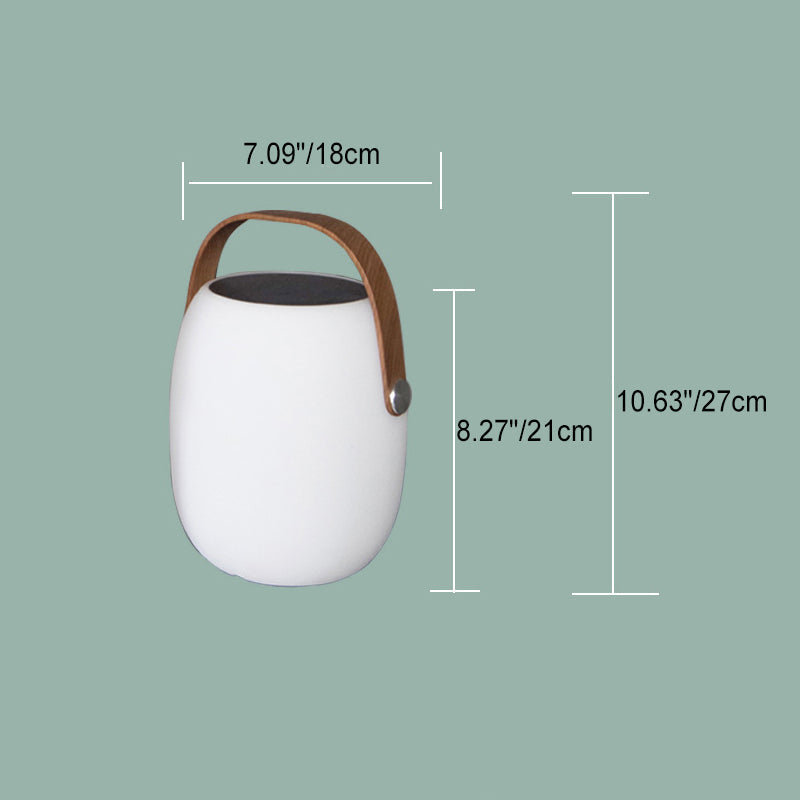 Modern LED kurvlampe for utendørsbruk, lyser elegant opp hageganger og uteplasser.