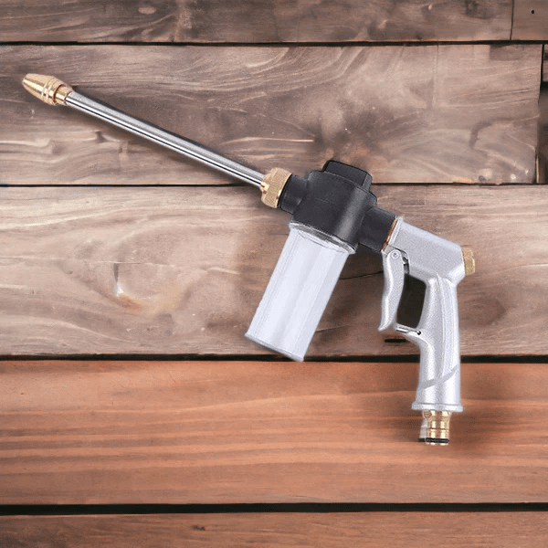 Holdbar utvidbar slange med robust design, egnet for langvarig og effektiv hagevanning året rundt.