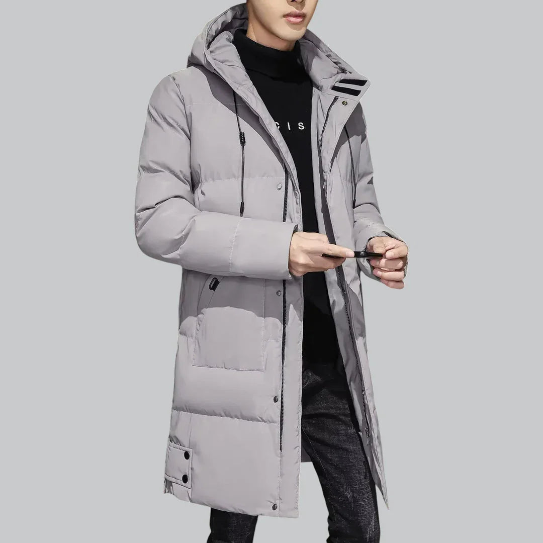 Stilig, lang parka for herre. Varm og komfortabel vinterjakke, perfekt for kaldt vær og hverdagsbruk.