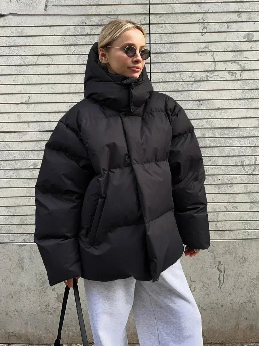 Komfortabel dame vinterjakke med moteriktig design. Varm og funksjonell for allsidig utendørsbruk.