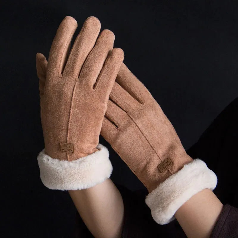 Allsidige semskede damehansker, gir varme, komfort og en moteriktig vinterlook.