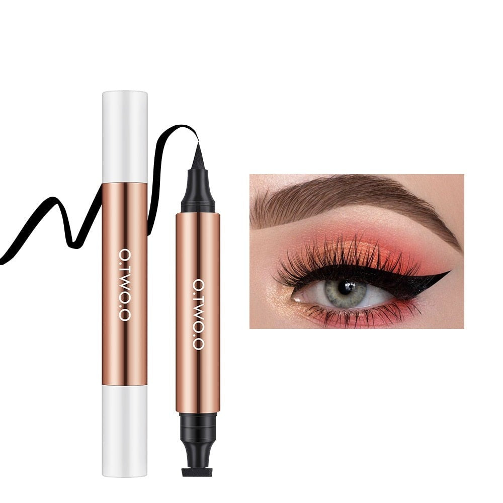 Enkel påføring med eyeliner stempel for skarpt, perfekt vinget kattøye. Vannfast øyemakeup verktøy.