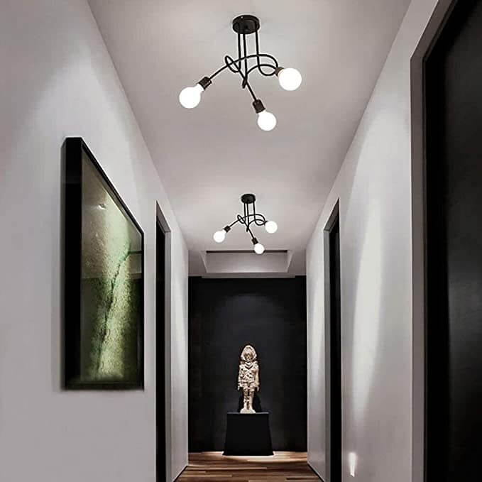 Unik vintage taklampe i industriell design, et blikkfang av metall for stue, soverom eller spisestue.