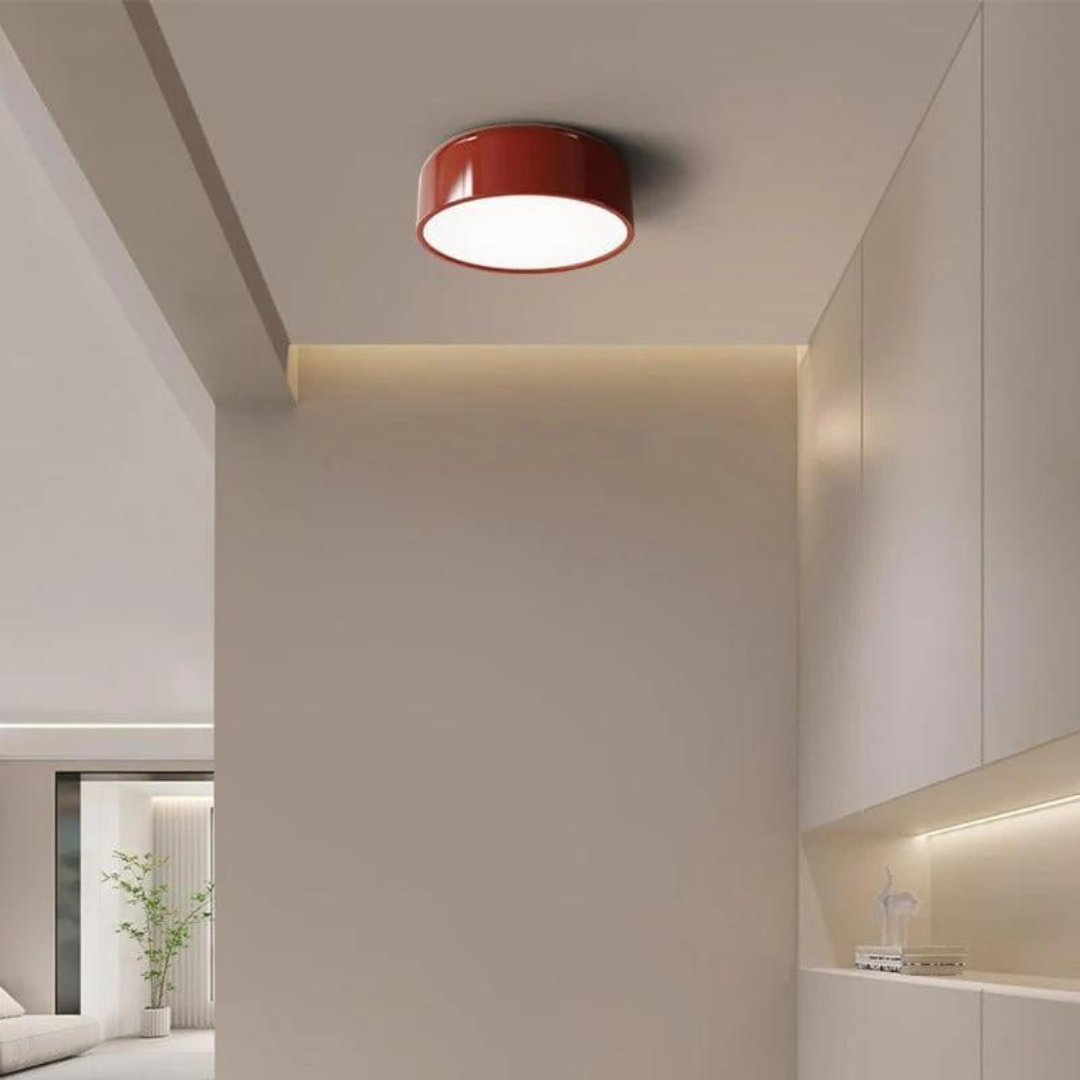 Elegant vintage designlampe med LED-belysning og stilren kuppel. Perfekt for moderne hjemmeinnredning.