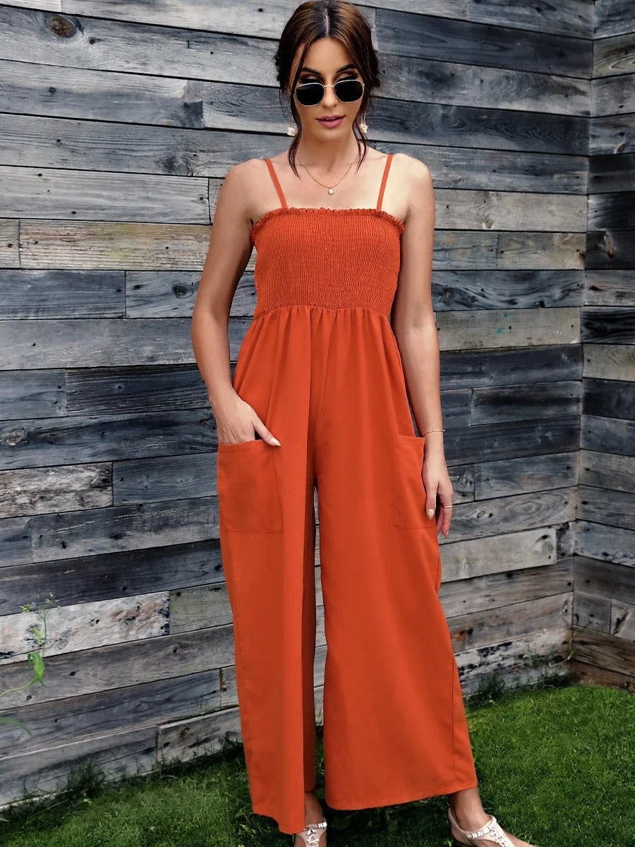 Vide ben på en vintage playsuit til dame, gir luftig komfort og en avslappet sommerstil. Perfekt klesplagg.