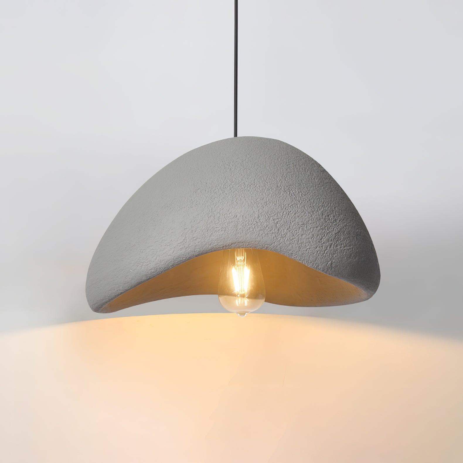 Wabi-Sabi pendellampe, et dekorativt valg for minimalistisk eller naturlig hjem.
