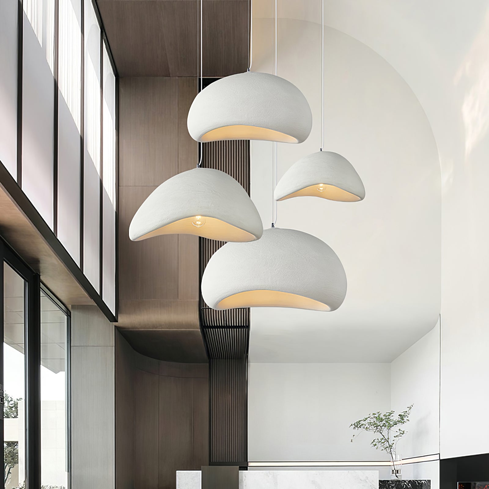Dekorativ Wabi-Sabi taklampe, perfekt over spisebord eller på soverom.