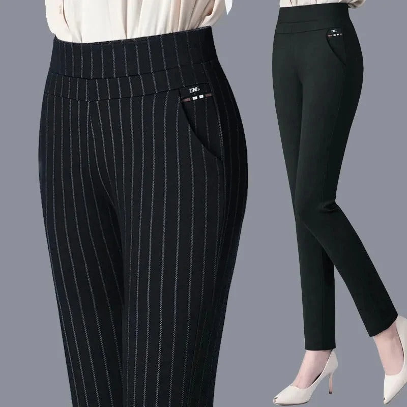Eng anliegende, warme schwarze Damenhose für den Winter, als Thermohose ideal für Outdoor-Aktivitäten.