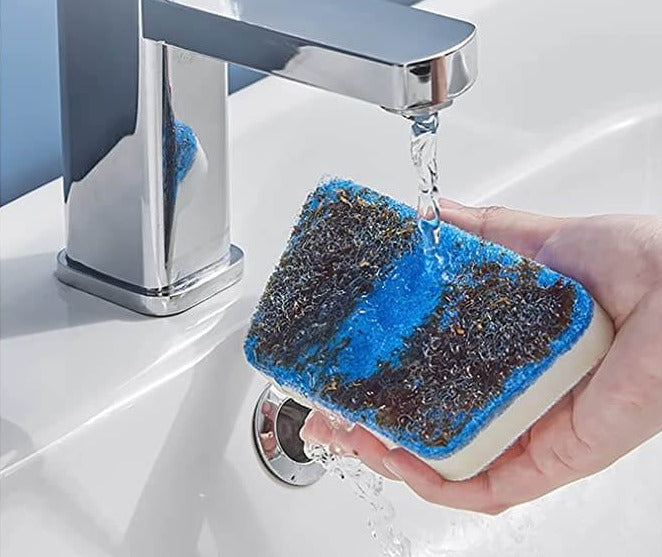 Produktskudd av 2-i-1 baderomsbørste. Perfekt verktøy for dypvask og daglig hygiene på badet.