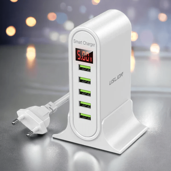 Kompakt 5-port USB-ladestasjon. Organiserer og smartlader effektivt flere enheter for et ryddig skrivebord.