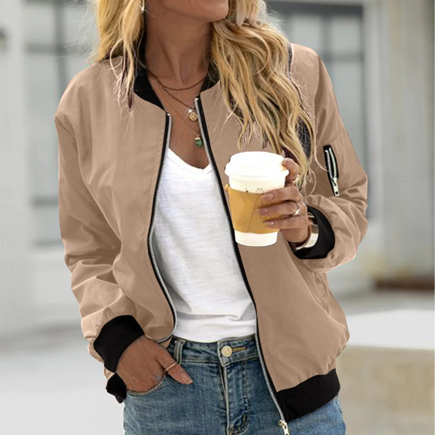 "Damen Bomberjacke elegant in Dunkelblau, modernes Design, elastische Ärmelabschlüsse, leichtes Material, stilvoll"