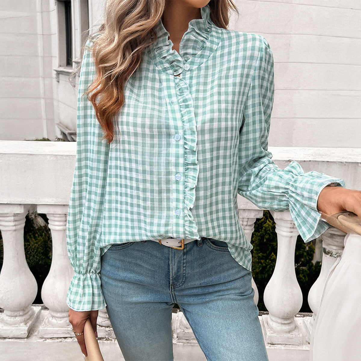 "Damen Karierte Bluse mit Rüschen, Knopfleiste, langärmlig, Baumwoll-Mischung, elegantes Design für feminine Looks."