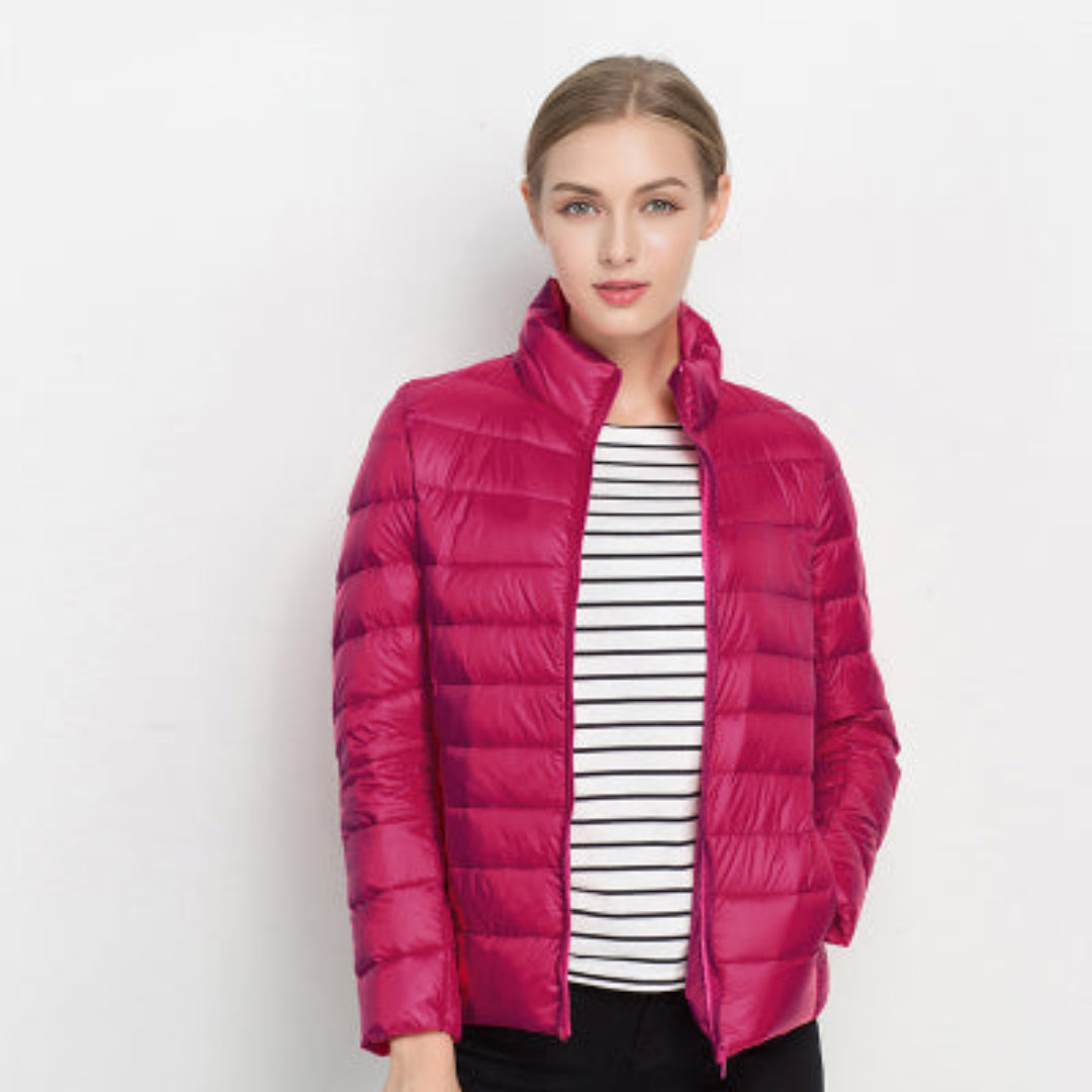 "Damen Langarm Steppjacke in Beige, stylisch gesteppter Stoff, ideal für kalte Tage, elegant und vielseitig tragbar."