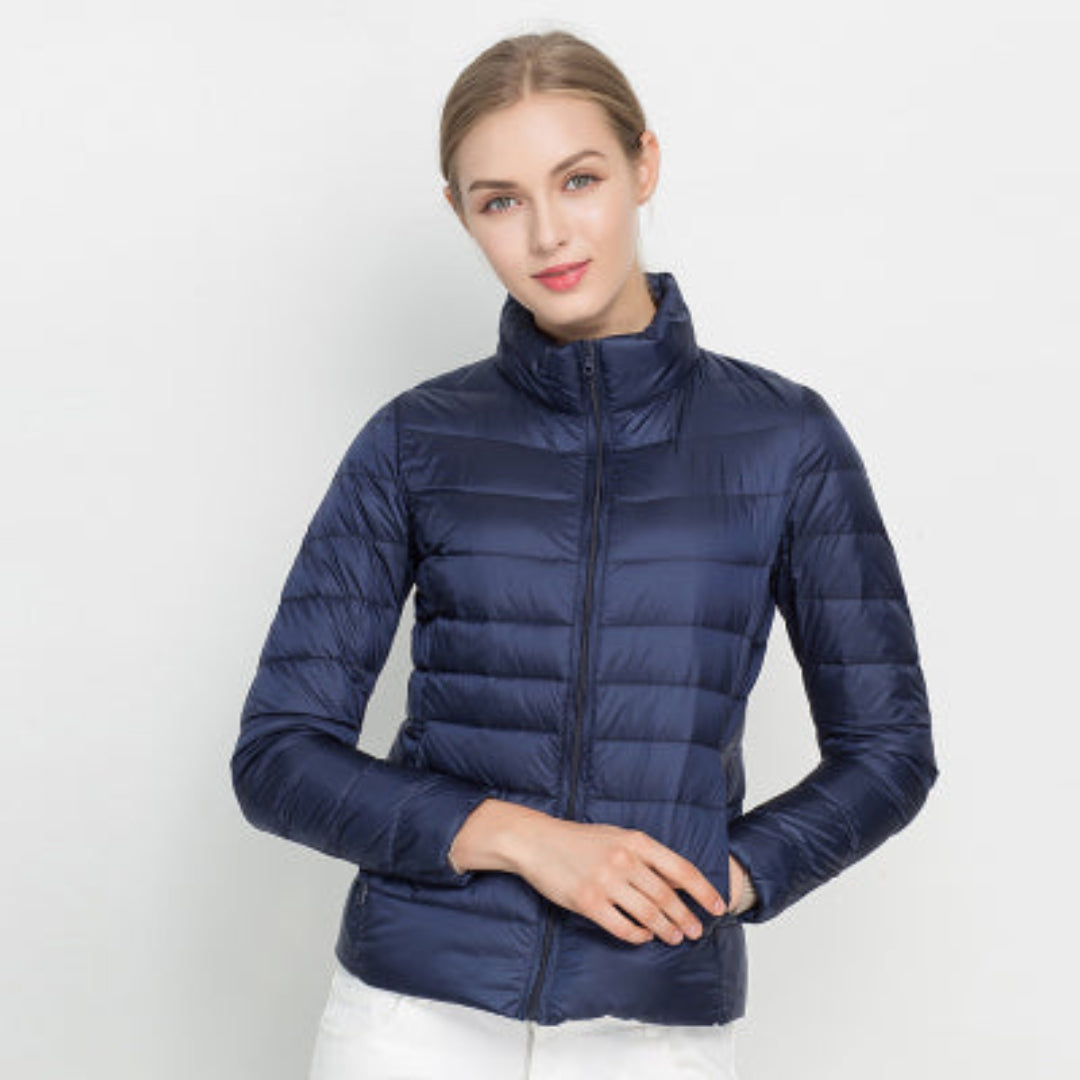"Damen Langarm Steppjacke in Beige, stylisch gesteppter Stoff, ideal für kalte Tage, elegant und vielseitig tragbar."