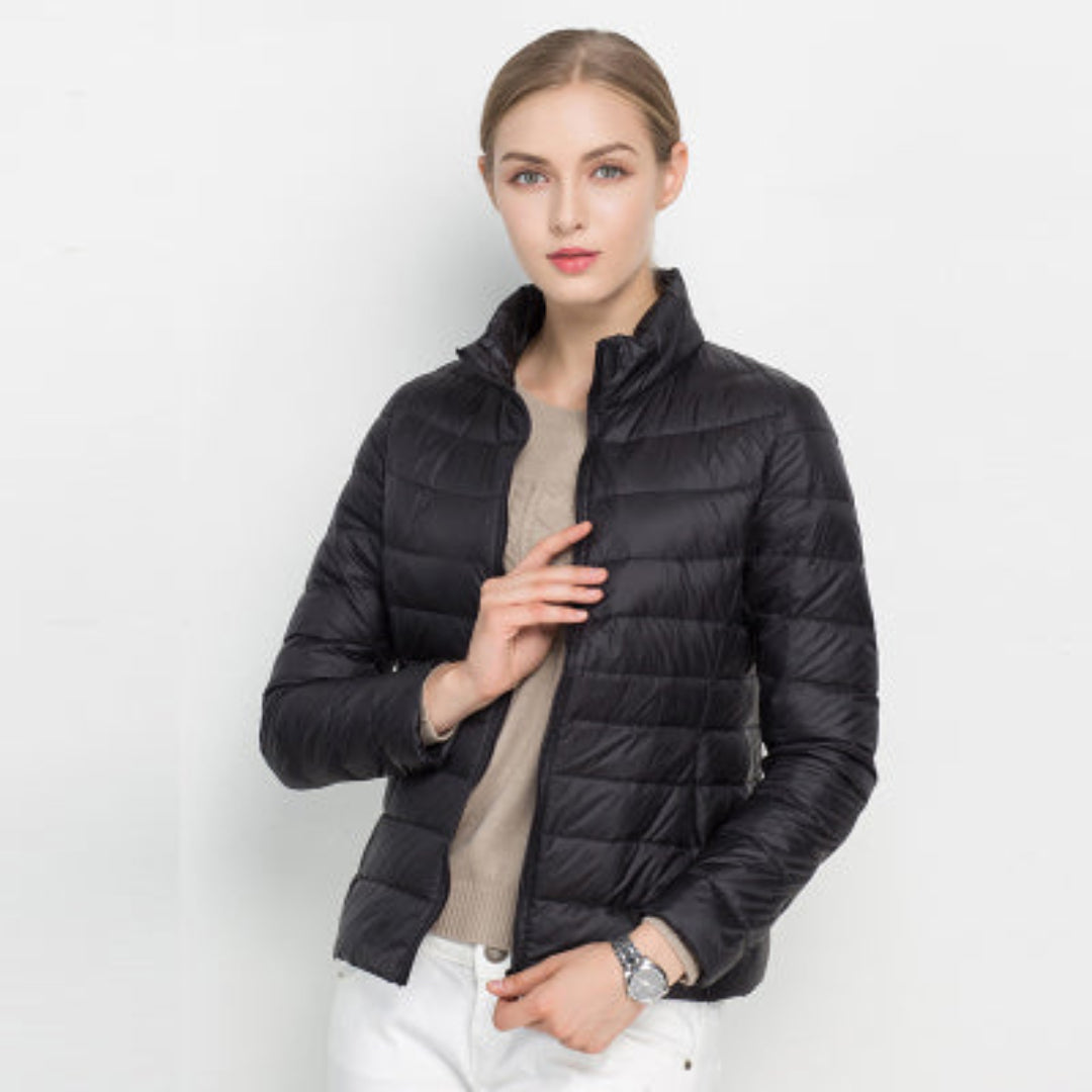 "Damen Langarm Steppjacke in Beige, stylisch gesteppter Stoff, ideal für kalte Tage, elegant und vielseitig tragbar."