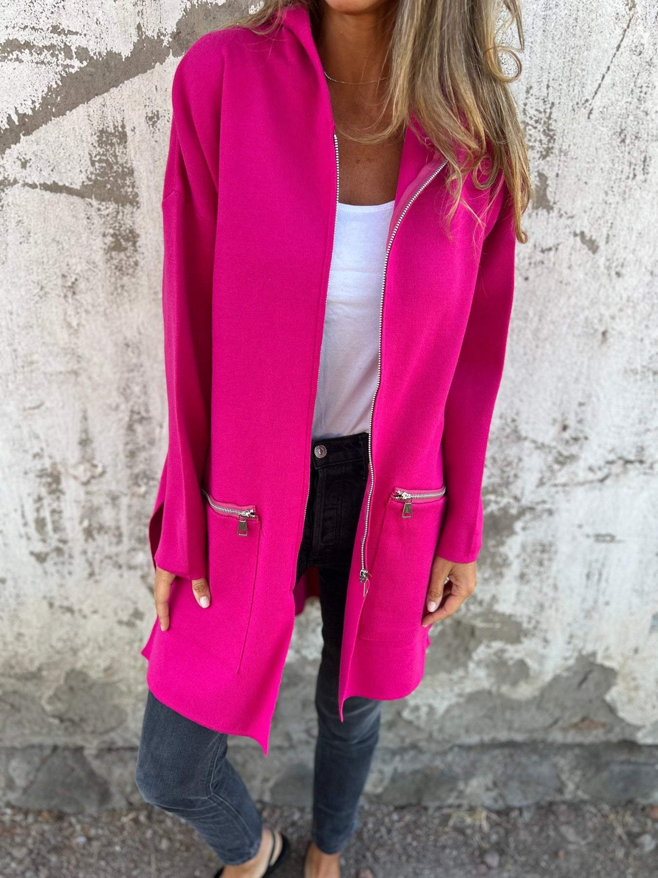 "Damen Langarmjacke, lässig und elegant, in Blau. Reißverschluss, oversized Design, ideal für Herbst- und Winterlooks."