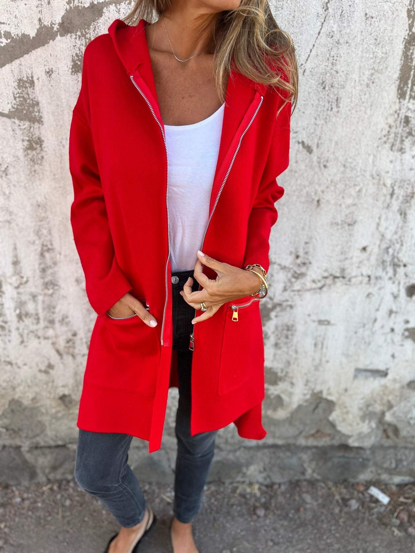 "Damen Langarmjacke, lässig und elegant, in Blau. Reißverschluss, oversized Design, ideal für Herbst- und Winterlooks."