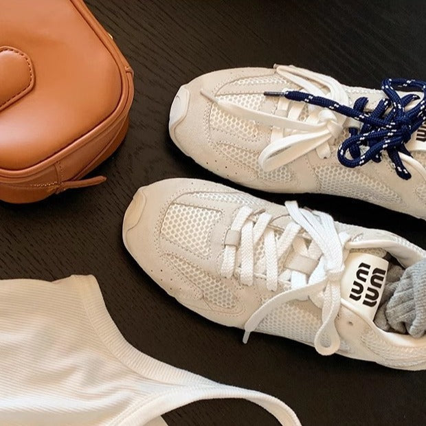 "Damen Retro-Sneaker aus Wildleder, bunte Schnürsenkel, rutschfeste Sohle, ideal für urbanen Stil, Premium Qualität"