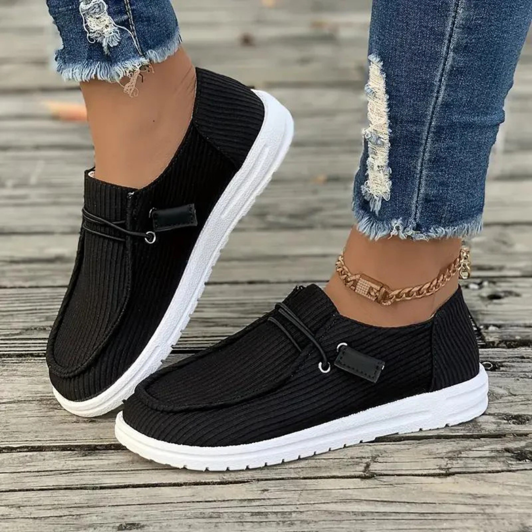 Slip-on sko for kvinner fra forskjellige vinkler