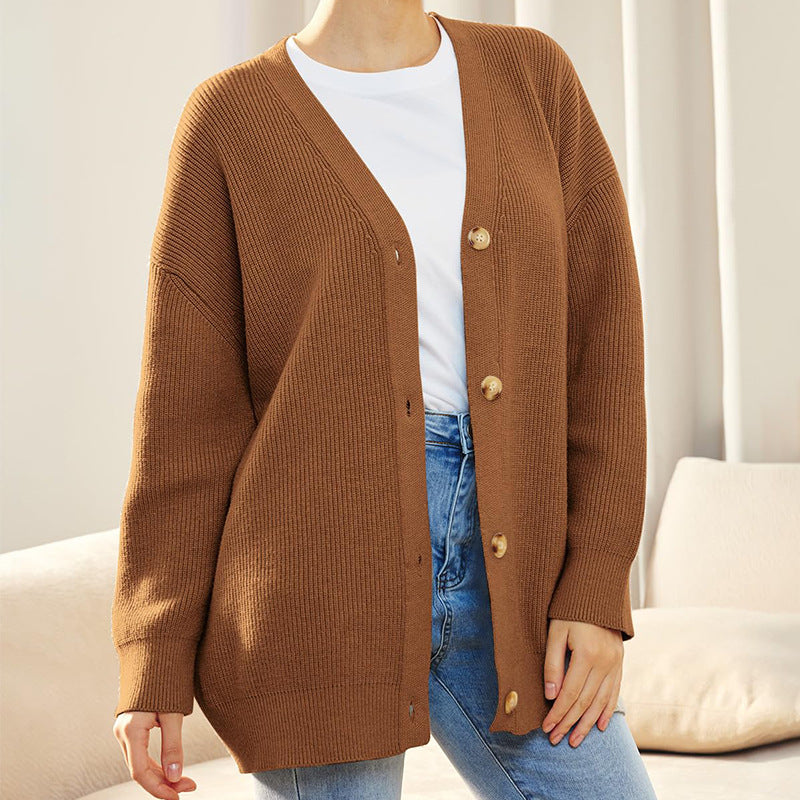 "Damen Strickjacke aus weichem Stoff in Schwarz, elegant mit Knopfleiste, ideal für Alltag und besondere Anlässe."