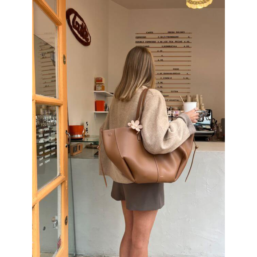 "Damen Vintage Schultertasche: klassische Eleganz, geräumig, zeitloses Design, vielseitig für Alltag und Reisen."