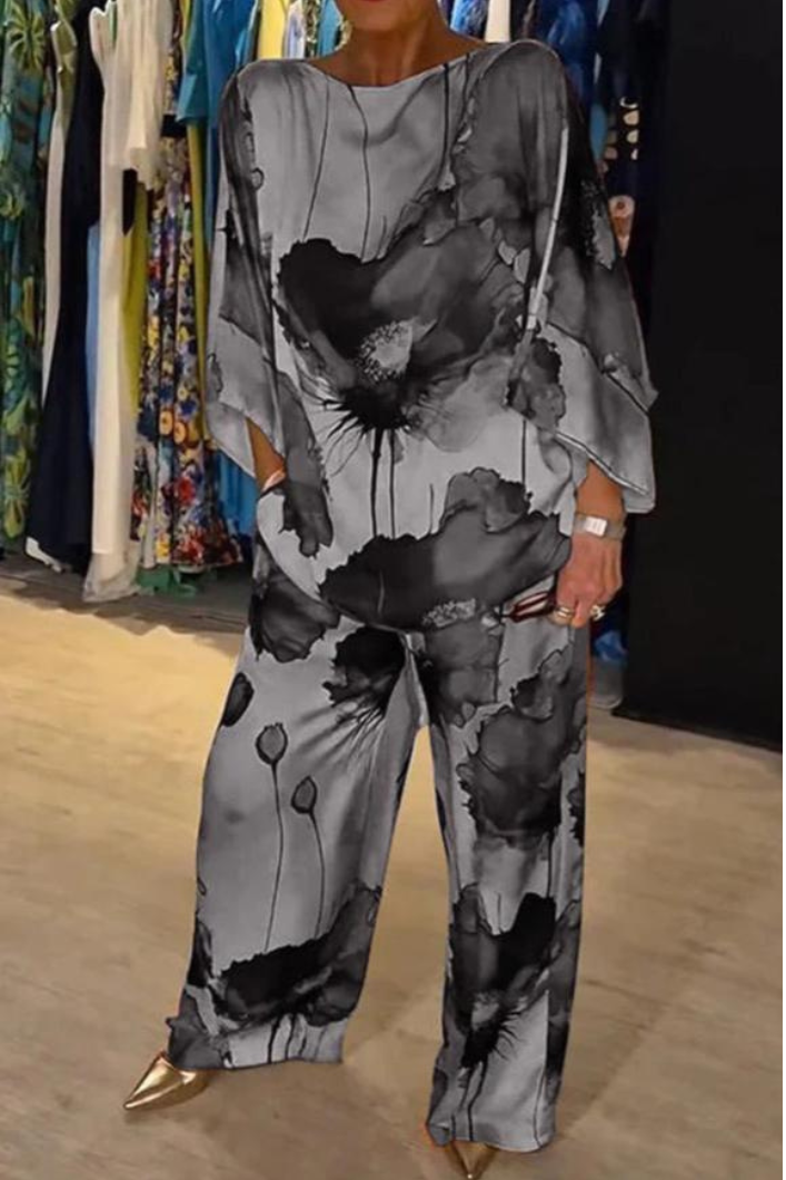 "Damen Zweiteiler in Navyblau, elegantes Design, kräftige Farben, vielseitiger Stil, ideal für Alltag und besondere Anlässe"