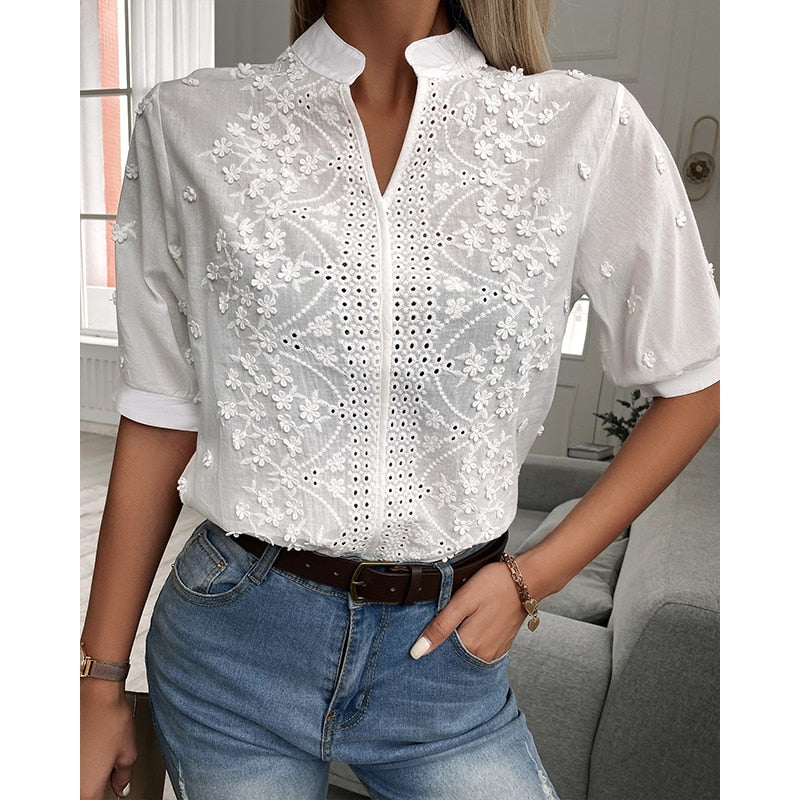 Hvit damebluse med puffermer