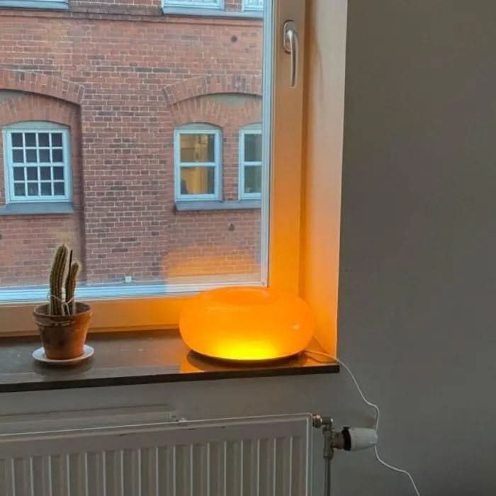 "Donut Tischlampe mit LED, runden Formen, Touch-Dimmer, in edlem Glas und Metall, ideal als stilvolle Tischleuchte."
