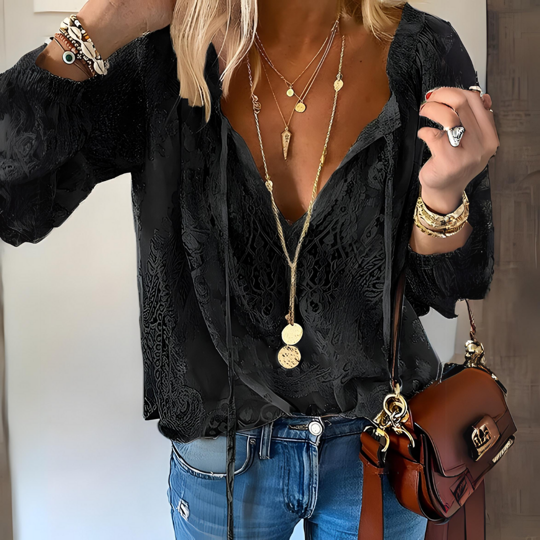 Elegante Boho-Damenbluse mit gespaltenem Ausschnitt, luftigem Stoff, lässigem Schnitt ideal für vielseitige Freizeitlooks.